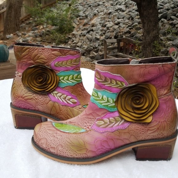 socofy Shoes - Final Price!!!  Firm.  Socofy adorbable boots!!!
